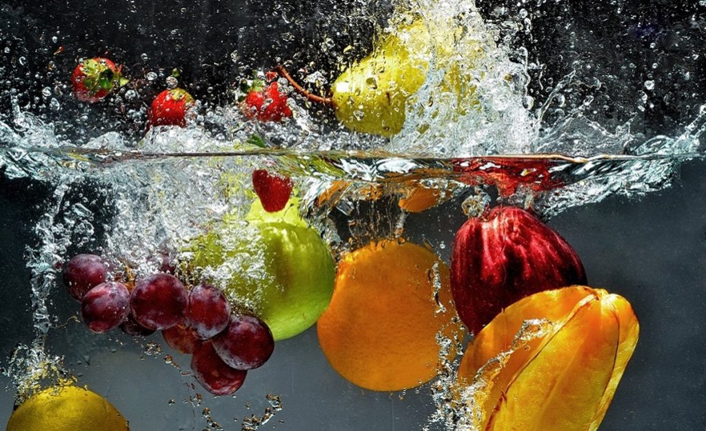 شستن میوه ها با آب